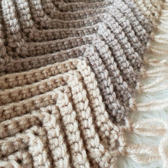 Handmade Crochet Afghan/Blanket Baby Blanket‎ Pink Moth Chevron - Picture 4 of 8